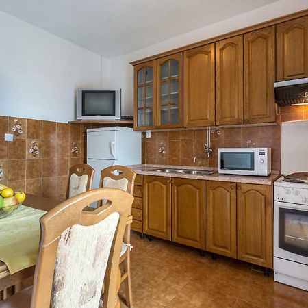 Apartmani Bezma Бол Экстерьер фото