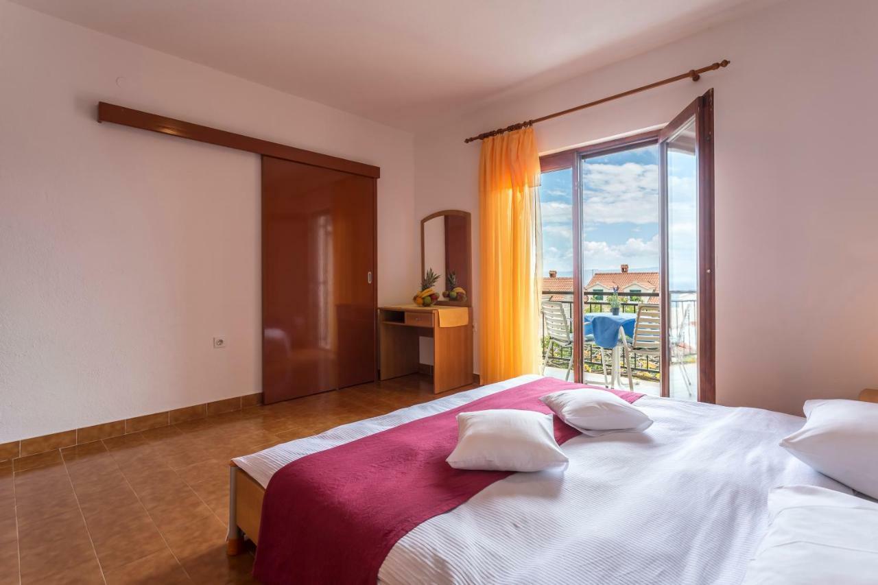 Apartmani Bezma Бол Экстерьер фото