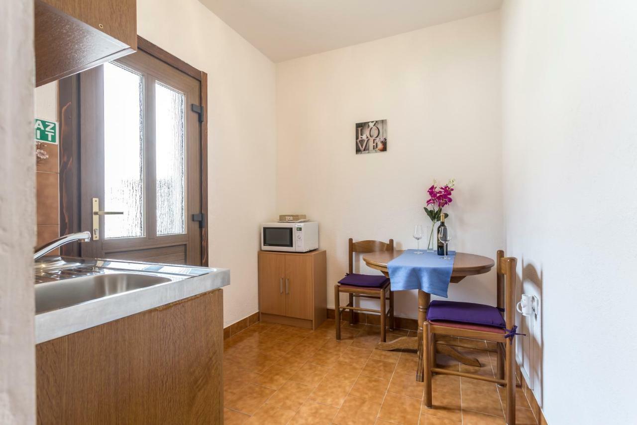 Apartmani Bezma Бол Экстерьер фото