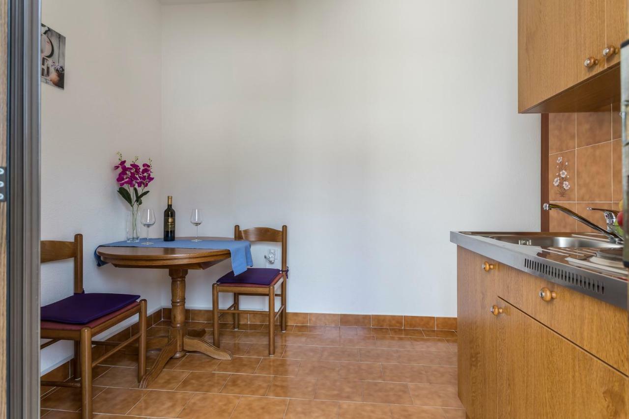 Apartmani Bezma Бол Экстерьер фото